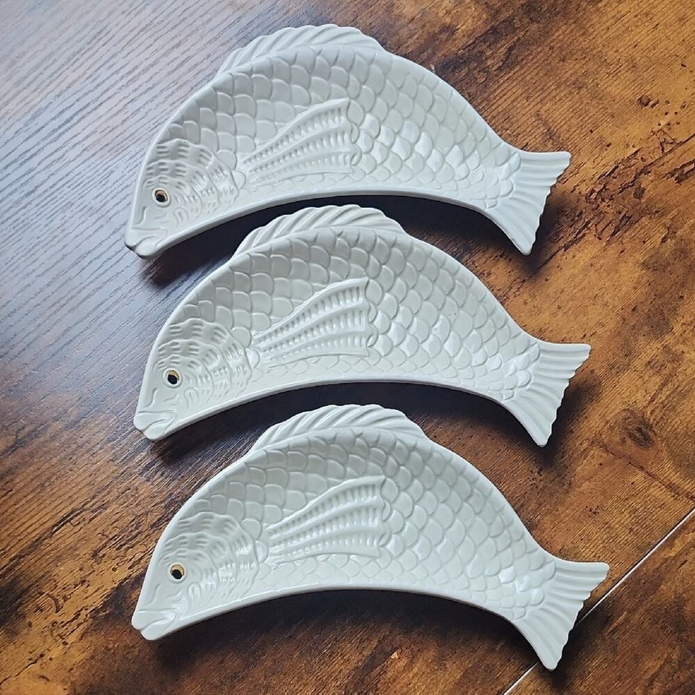 FITZ AND FLOYD‎ | Set of Three Ivory Fish-Shaped Ceramic Fishermancore Dishes